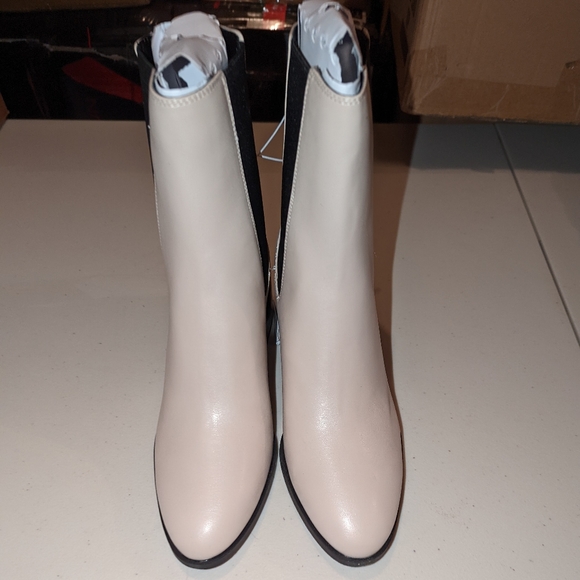 Women's boots by Itzel - Picture 2 of 8